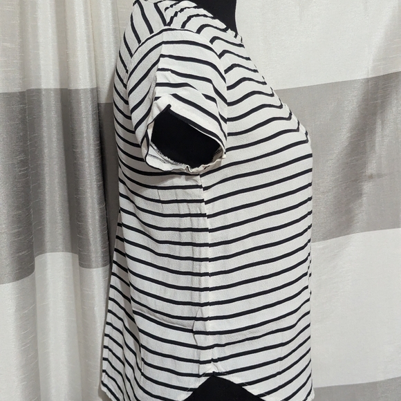H&M Black & White Stripes Viscose Crewneck Blouse. Size: Small - Picture 3 of 11
